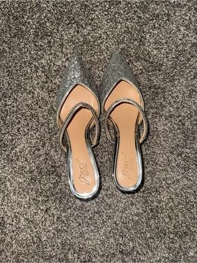 Jewel Badgley Mischka Silver Glitter Pointed Toe Slingback Mules